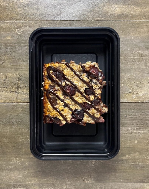 Dark chocolate cherry baked oatmeal - the meal prep manual