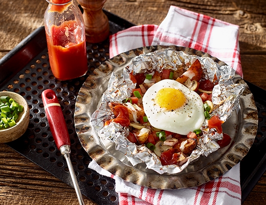 Grilled breakfast poutine
