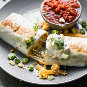 Breakfast burritos (freezer friendly)