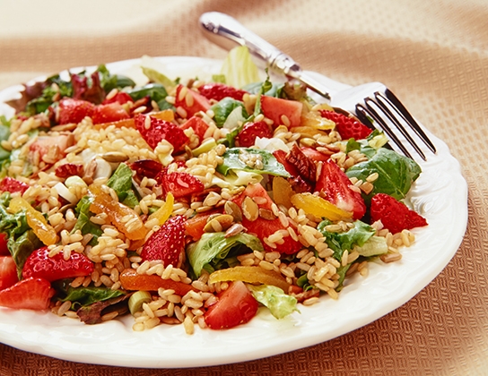 Brown rice and strawberry salad