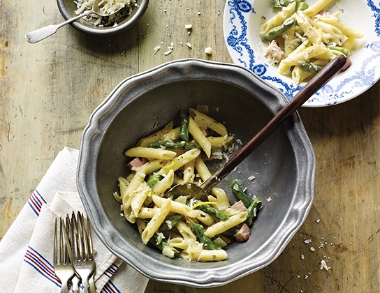Springtime asparagus and ham pasta