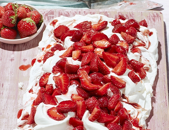 Strawberry swirl meringue