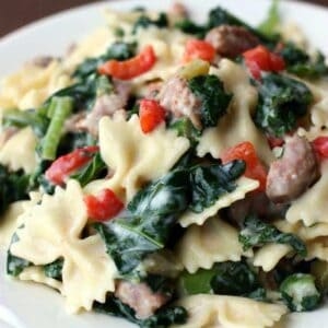 Creamy kale, sausage, and roasted red pepper pasta