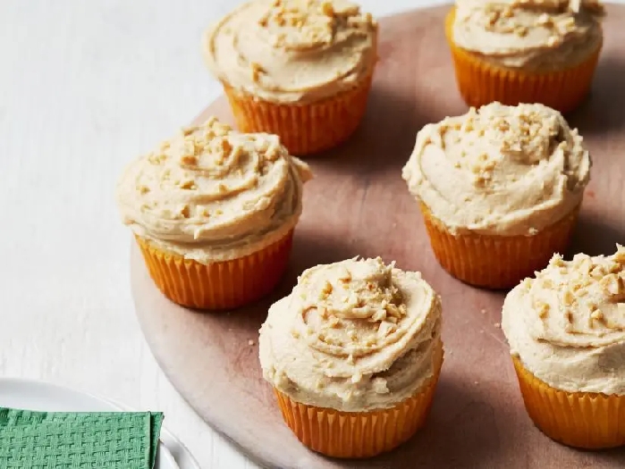 Yellow cupcakes with peanut butter frosting recipe