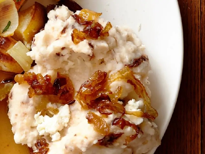 Yogurt mashed potatoes with chipotle peppers, goat cheese and caramelized shallots recipe