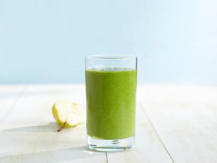 Kale and pear green smoothie recipe