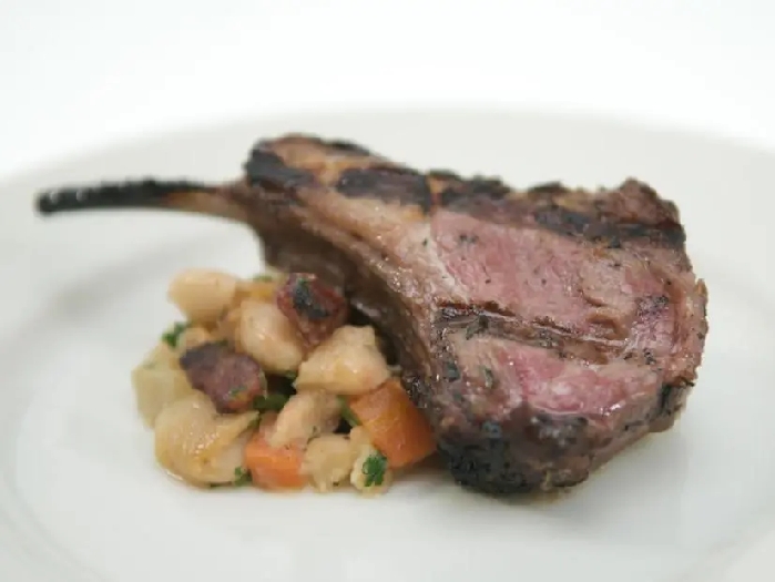 Lamb chops with thyme honey and white beans recipe