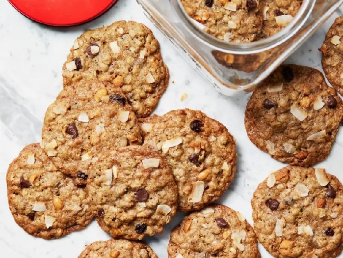 Oatmeal cookies with peanuts, raisins and chocolate chips recipe