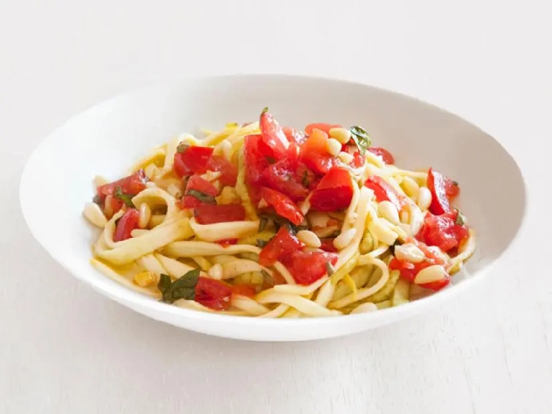 Zucchini pasta with tomato sauce recipe