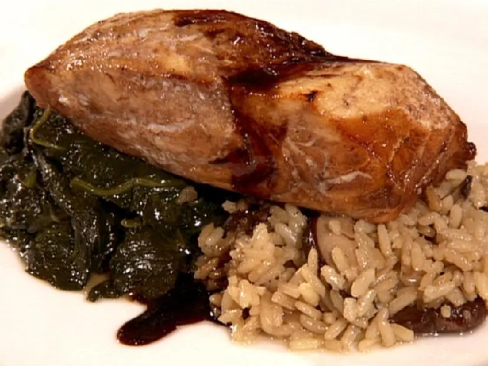 Halibut with balsamic glaze recipe | giada de laurentiis | food network