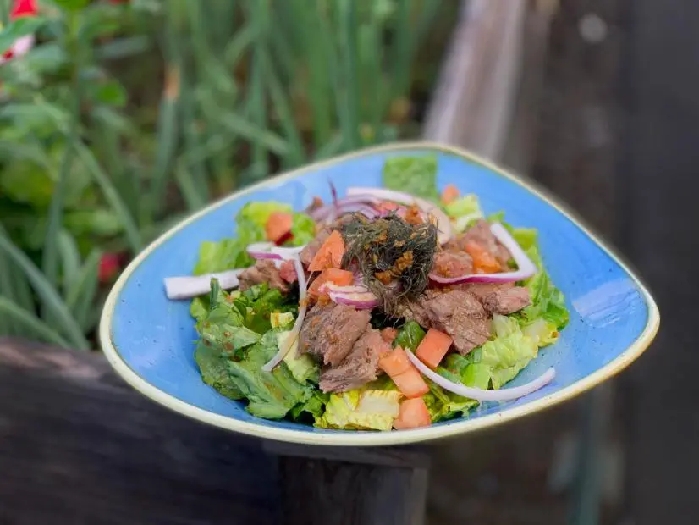 Umekes pulehu beef salad recipe