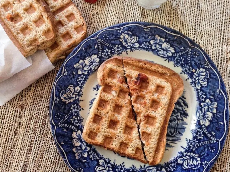Waffle-pressed pizza pockets recipe