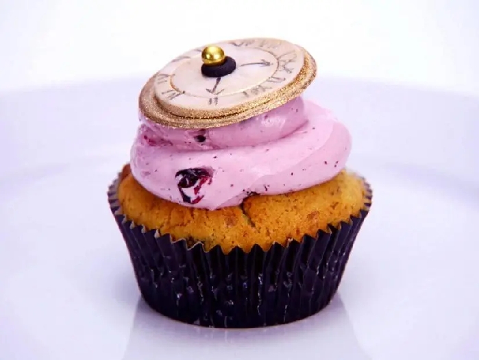 Absinthe, almond, black currant and cherry cupcakes with poppy seeds recipe
