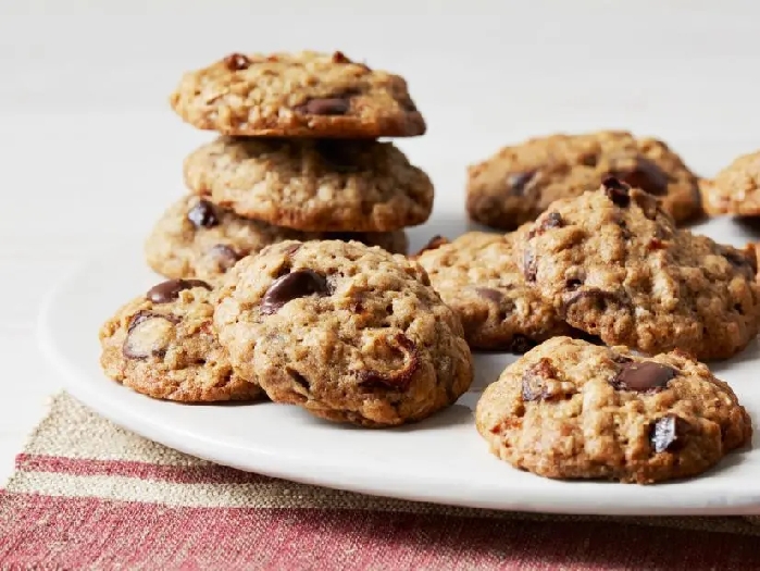 Oatmeal cookies with dates and bittersweet chocolate recipe