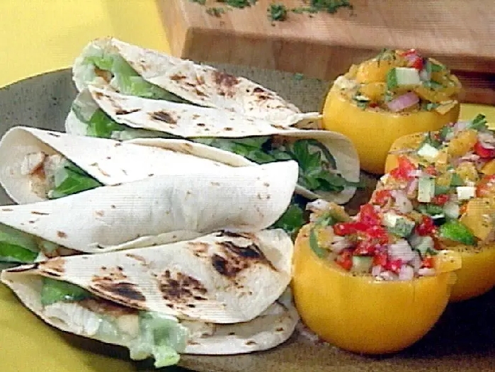 Halibut fish tacos with guacamole sauce recipe