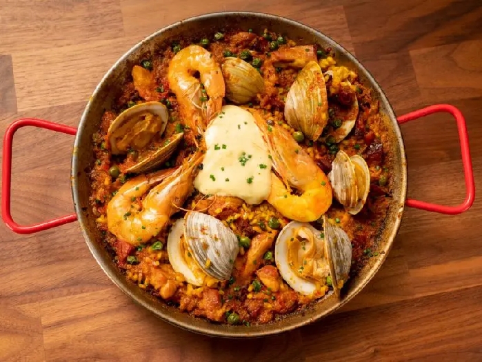 Paella with chorizo, shrimp, clams and chicken with garlic aioli recipe | anne burrell | food network