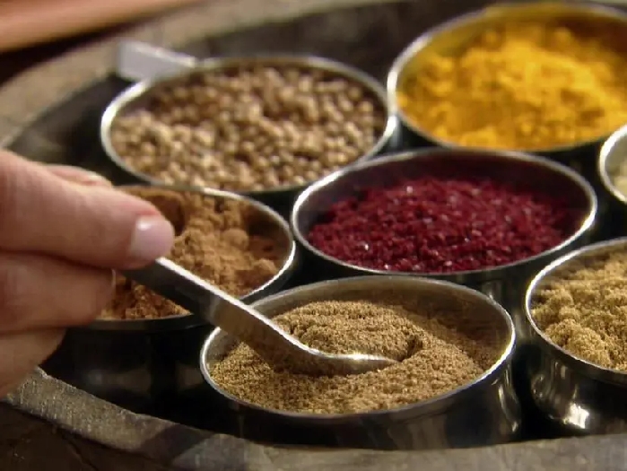 Aarti's hot (not heavy!) homemade garam masala recipe | aarti sequeira | food network