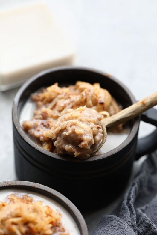 Slow cooker apple cinnamon oatmeal