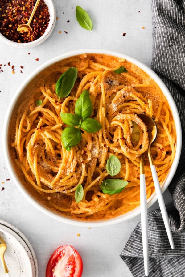 Creamy tomato vegan pasta