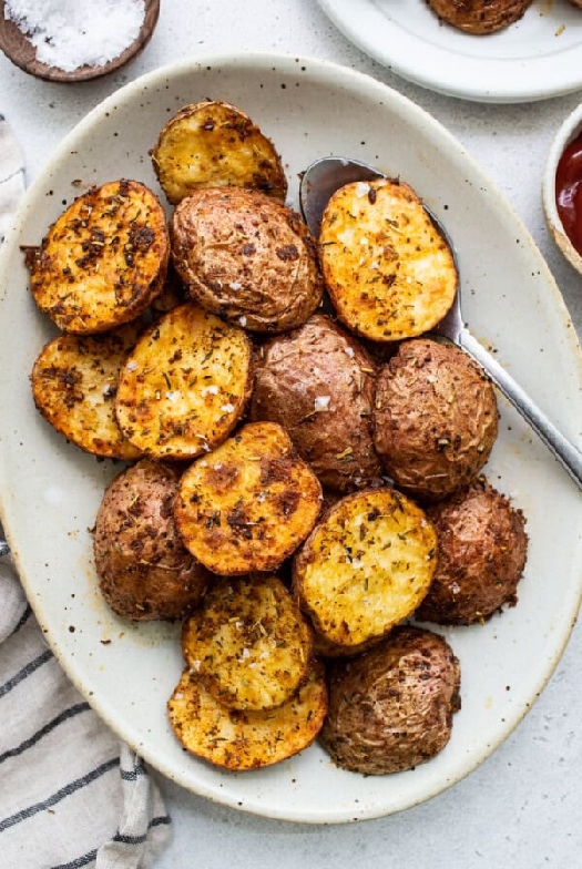 Crispy air fryer potatoes