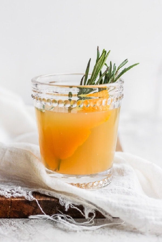 Apple cider cocktail