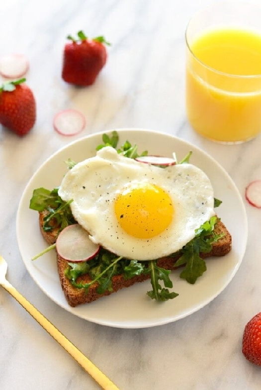Toast tuesday – egg and arugula toast