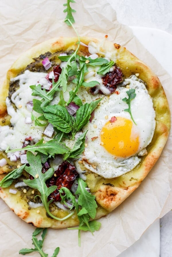 Naan breakfast pizza