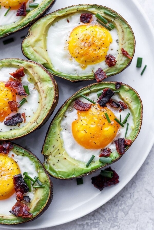 Avocado baked eggs