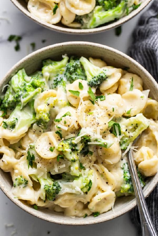 Creamy broccoli pasta