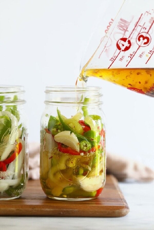 Quick pickled spicy peppers