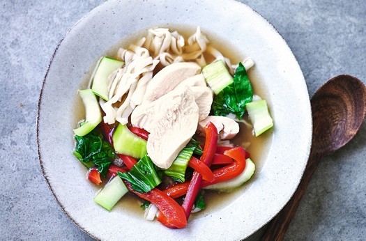 Poached chicken, pak choi & noodles