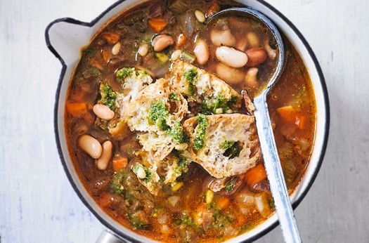 Vegetable & pesto soup