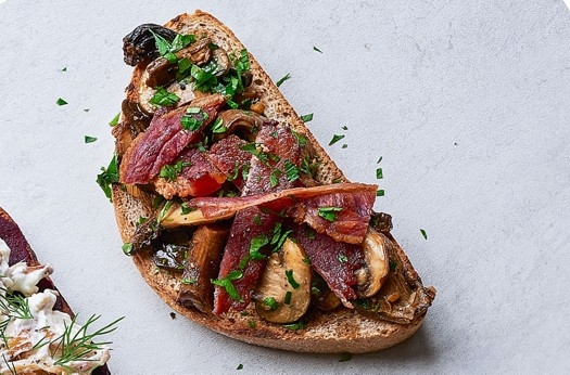 Balsamic mushrooms and bacon on spelt