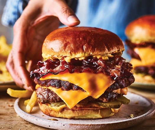 Smash cheeseburger with burger sauce