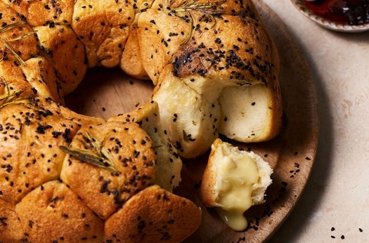 Camembert monkey bread with onion marmalade