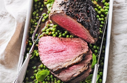 Roast beef with pink peppercorns, peas & basil