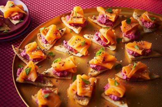 Vegan smoked salmon-style pitta bites