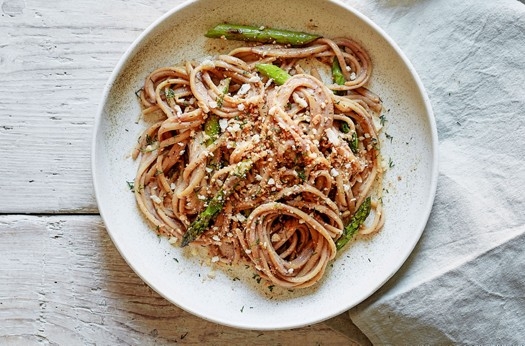 Roast asparagus pasta with yogurt and black garlic