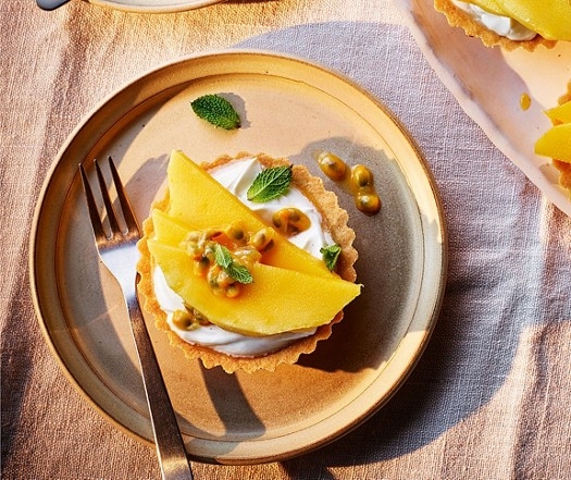 Mango & mascarpone tarts