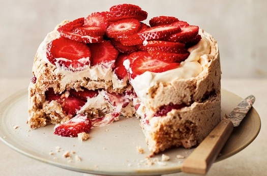 Strawberry & hazelnut meringue cake