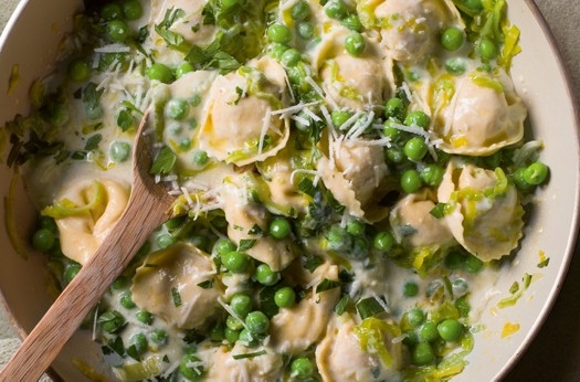 Creamy spring green tortelloni