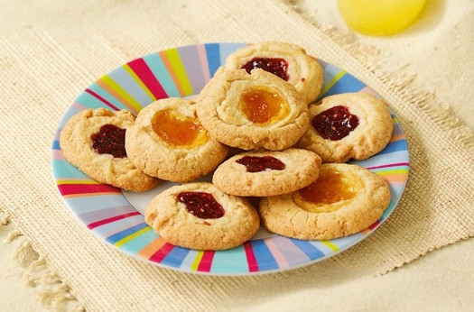 Crumbly cookies with jammy fillings