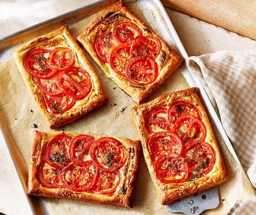 Tomato and gruyère tarts