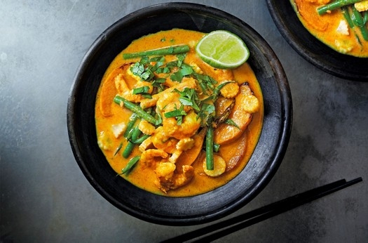 Yellow thai curry with prawns