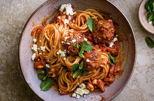 Spaghetti & meatballs in harissa tomato sauce