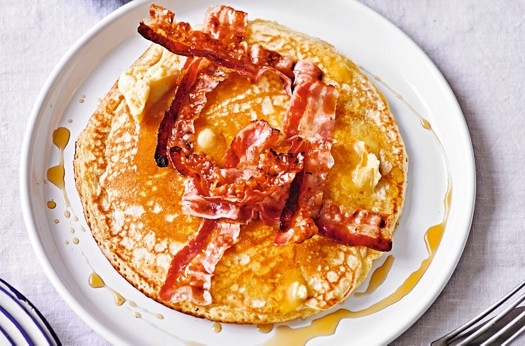 Pancakes with whipped maple butter & crispy pancetta