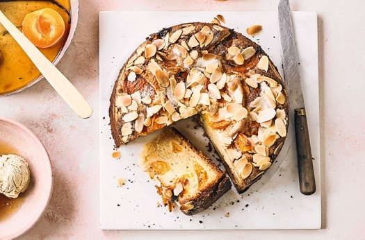 Apricot, almond & yogurt cake