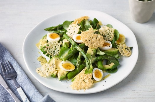 Asparagus salad with quails eggs and gruyère crisps
