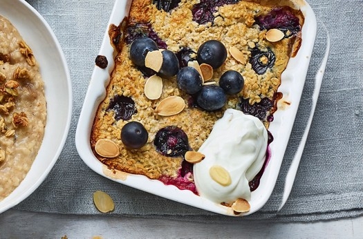 Baked blueberry and coconut oats