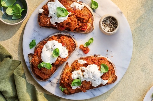 Meatball bruschetta with torn burrata